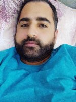 Une photo d’un participant qui veut faire connaissance et se marier