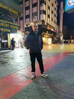 Une photo d’un participant qui veut faire connaissance et se marier