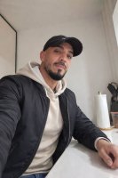 Une photo d’un participant qui veut faire connaissance et se marier