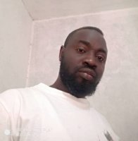 Une photo d’un participant qui veut faire connaissance et se marier